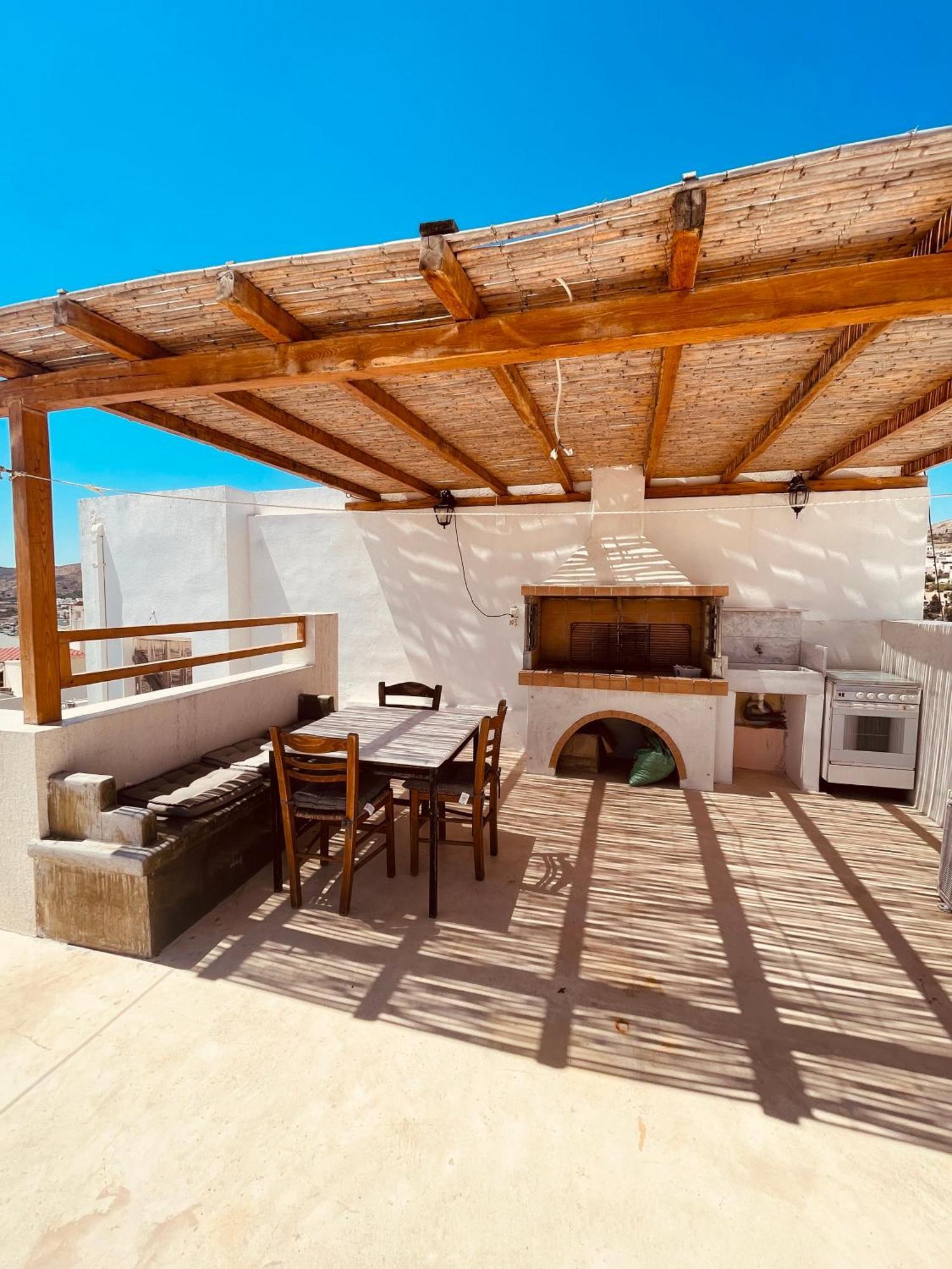 Modern & Comfortable House In The City Center إرموبولّي المظهر الخارجي الصورة